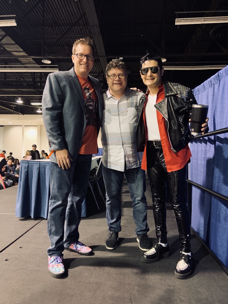 80spopculture's tweet photo. Moderating panels is always fun. Moderating panels with two of The Goonies and an MTV VJ reunion is a dream come true.
#keynotespeaker #moderator #speaker #80s #80smovies #80smusic #thegoonies #mtvvjs #80spopculture https://t.co/LDGQ2Ko8OL