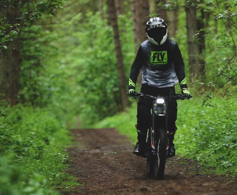 EvenMoreBikes's tweet photo. VIDEO: Riding Sur-Ron’s ELECTRIC Light Bee ON and OFF road.
@surronchina @surronbikes @TheGadgetShow @BBCClick
@IAMRoadSmart 

Link to video - https://t.co/qE2Z4qkxFx

#Newfor2019 #dirt #new #review #ride #SurRon #testride https://t.co/6onpeElHWw