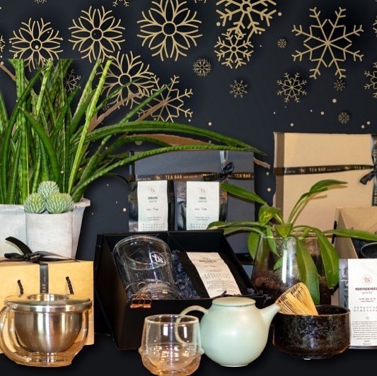 Our teabrewistas toTealy got you covered if you need to any last minute gifts. Open on all holidays 💚🌿 ift.tt/2ZiykKZ