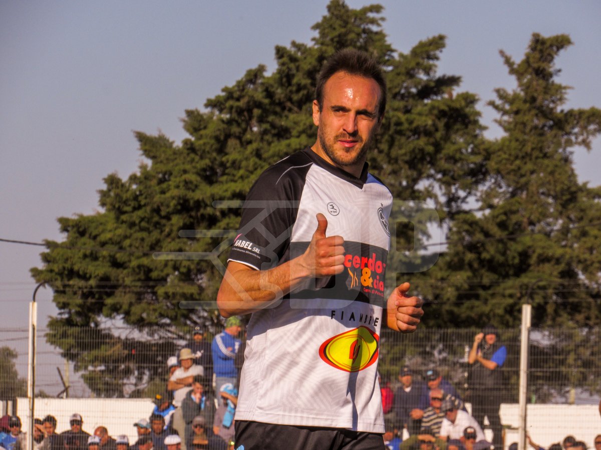 Todo OK 👍 con el "totogol" ⚽️

<a href="/evertonmoldes/">Everton Club Moldes</a> llegó a un acuerdo con <a href="/LosAzules1/">Club At. San Basilio</a> y José Rimondetti, goleador de Primera A en 2019, seguirá a préstamo otra temporada en "los panzas". 

#Deportes #DePartida #LRFRC #Futbol #Pases #Everton #Primera