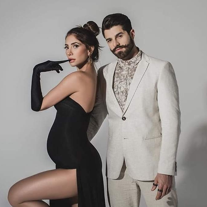 AlokTeam's tweet photo. # casal do ano  #alok e Romana  Novais https://t.co/sExYVUr2AA