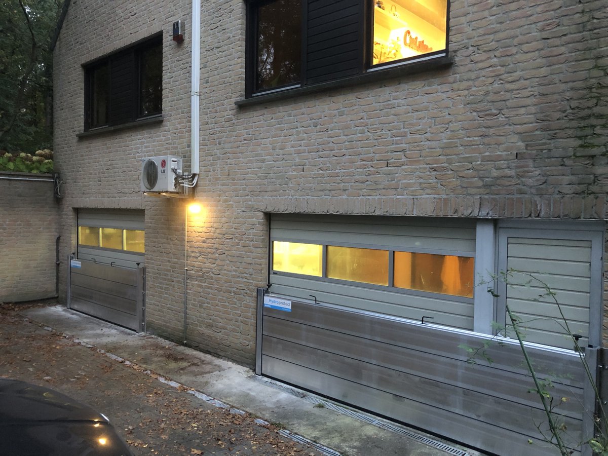 Hydroprotect's tweet photo. 🔝Belle collaboration avec notre partenaire DRY-PLAN💧
👬Ambiance pro &amp; conviviale!
🤝Merci @GerryVanWouwe  pour ce beau moment de partage à🗺 #Kapellen #Antwerpen🇧🇪
🛠#Manufacturing #installation
🌊🤛#MODUL #HIPRO #AquaLock
✅ #Floodbarrier #Wateroverlast #Hochwasserschutz https://t.co/mPS2KENGKF