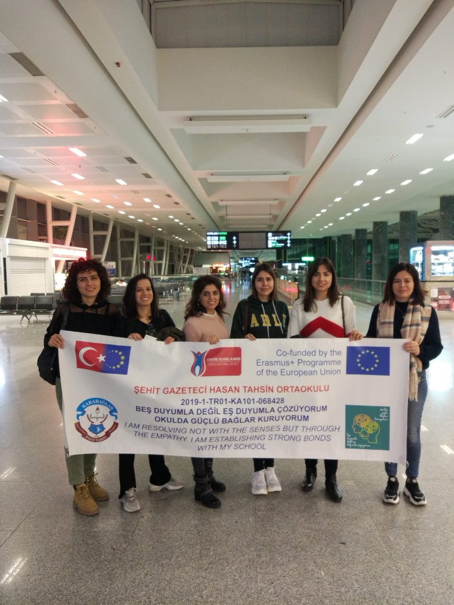 erasmus_k101's tweet photo. 2019Erasmus+KA101 Projemizin İspanya’nın Barcelona kentinde gerçekleşen personel hareketliliği kısmını tamamladık. Hareketlilik mesleki katkısının yanıda; kültürel ve sanatsal doyum, farklı bakış açıları geliştirme gibi kazançlar sağladı. @ulusalajans @ilce_mem @EUErasmusPlus https://t.co/v4MGYYuFwL