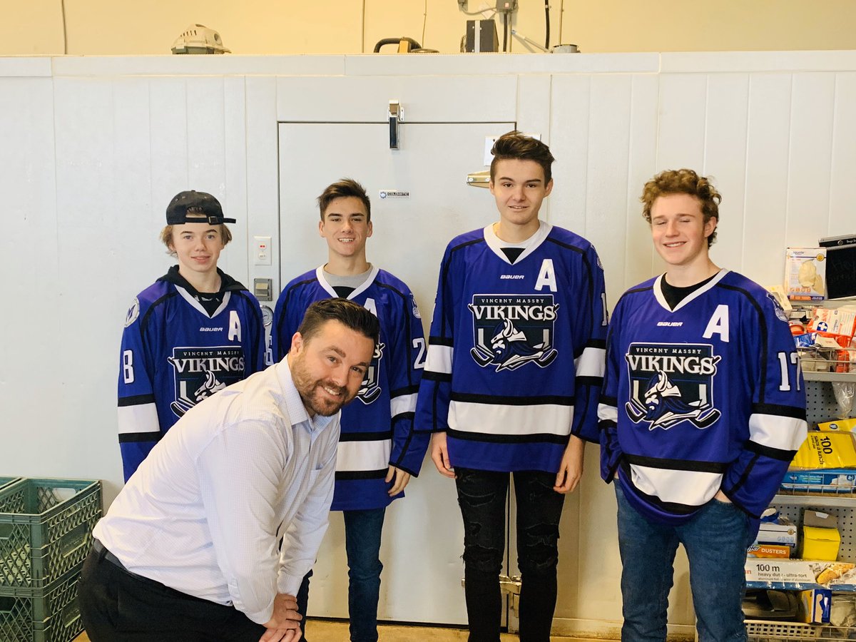 MasseyHockey's tweet photo. Vikings spread some Christmas cheer this morning. A special thank you to all of those fans, family and friends who donated food this past week. Here are the captains from your Vikings presenting the Samaritan house food bank with over 230 pounds of food. Nice work boys!! https://t.co/652erUZf40