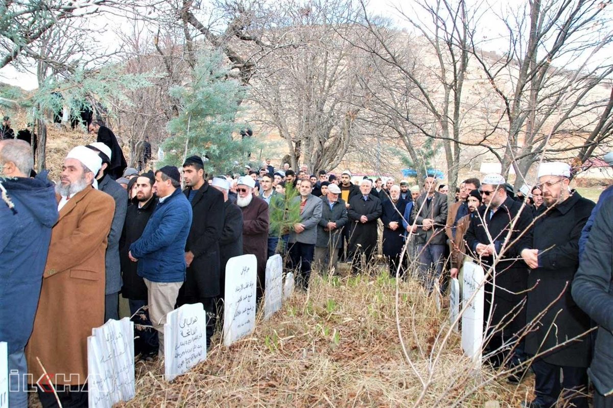 tontas13's tweet photo. #Bitlis
#İlkha
#Oxin
Bölgenin önemli ilim merkezlerinden Bitlis’in Mutki ilçesine bağlı Koyunlu köyü (Oxin) şeyhlerinden Şeyh Rahmetullah Ayte, tedavi gördüğü hastanede vefat etti.
https://t.co/QEw213LyZZ https://t.co/XYOSJiCYXk