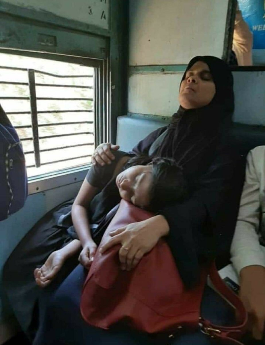 thekorahabraham's tweet image. This picture of little Veda sleeping on a complete stranger&apos;s lap, while on her way to Sabarimala temple, has to be my favourite picture on the internet today.

The picture was clicked by Veda&apos;s father. The kind of picture this country needs to see during this turbulent period.