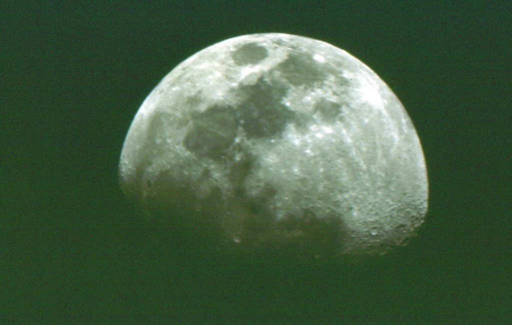 DennisRHands's tweet photo. The Moon https://t.co/b6nbDYZa36 https://t.co/gEyk9JqbL1