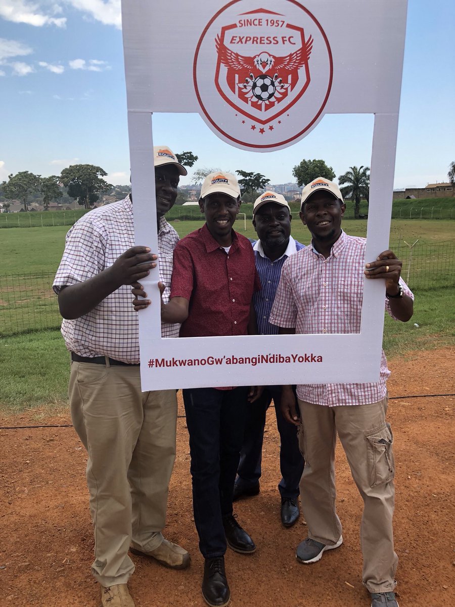 ExpressFCUganda's tweet image. Did you open an account with Equity Bank and get an #EquityExpressCard?
Here’s what the first fan to register for the card Mr. David Bugagga Buwoma (first left) says about the service of our esteemed partner 👇🏿(1/2)
