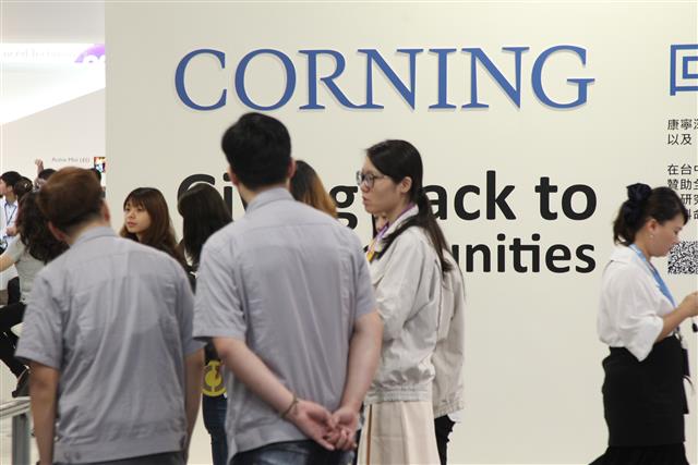 DIGITIMES_EN's tweet photo. Corning Taiwan partners with university to set up startup accelerator #Corning #Displaycomponents #Displays #innovation #startup #startups #innovations #Taiwan #CorningTaiwan #DanielTseng #DIGITIMES https://t.co/FK6lk3VVkS https://t.co/JPpyJaJgzY