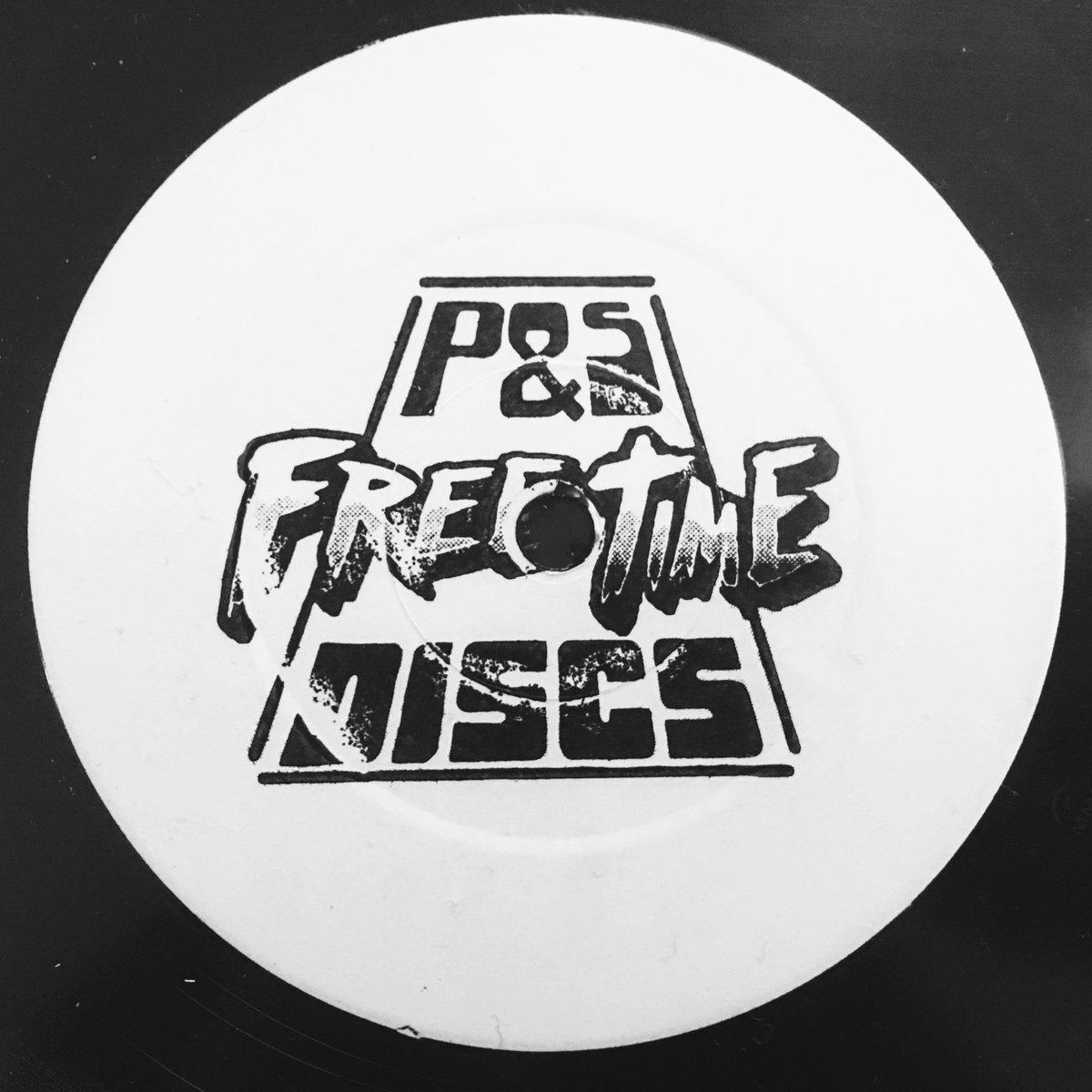 ResonateAlerts's tweet photo. New #house #breakbeat #UKGarage EP from Paul &amp; Shark and @freetimediscs https://t.co/bgMFnsYpsR https://t.co/95UgwRbT8N