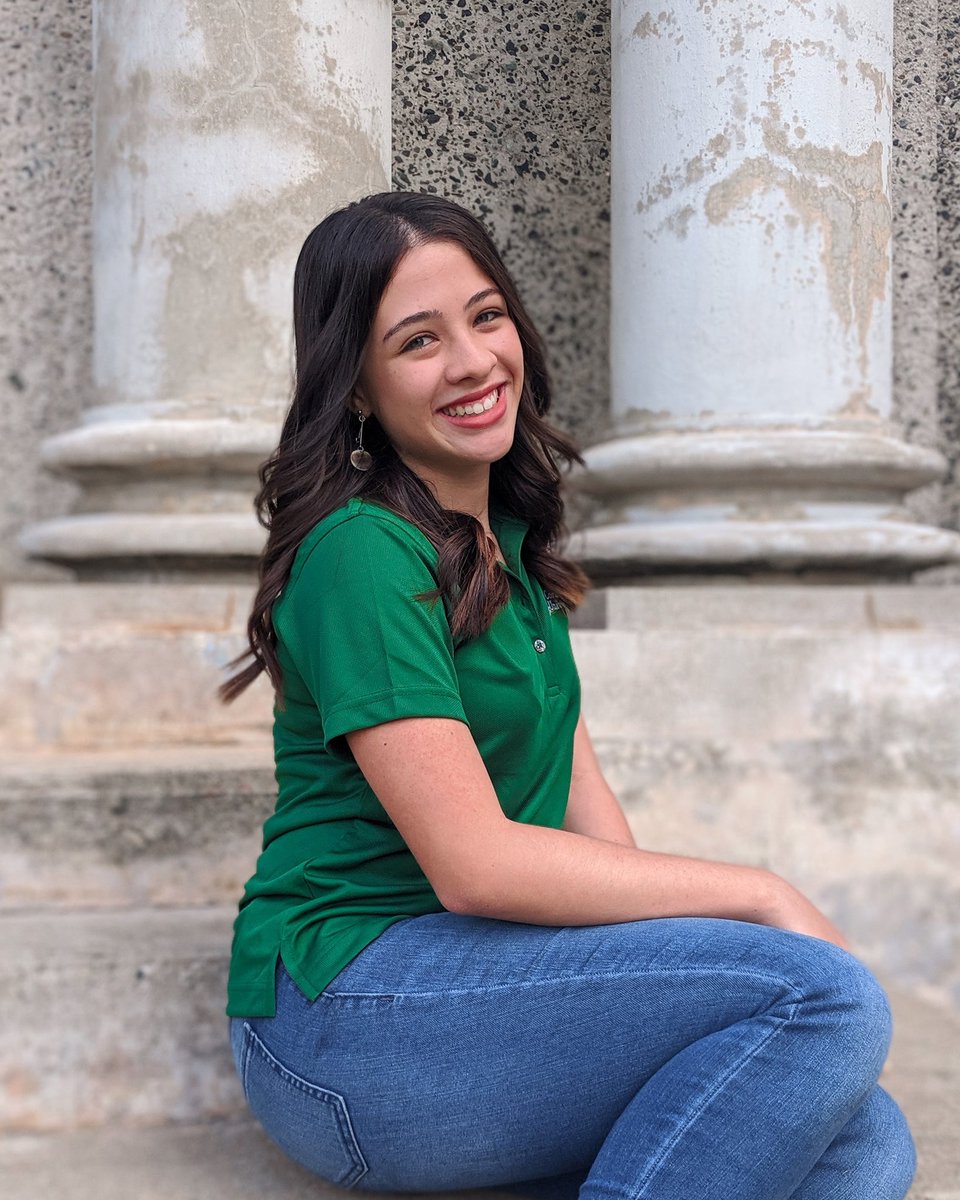 CORALColegio's tweet photo. Faviana Ortiz, #Alto1 que cursa su primer año en Ciencias Políticas. La música ha sido una manera de escapar de la realidad y transporte a un lugar de paz. La música clásica en específico siempre ha sido parte de su vida. https://t.co/FysSzQzGlq