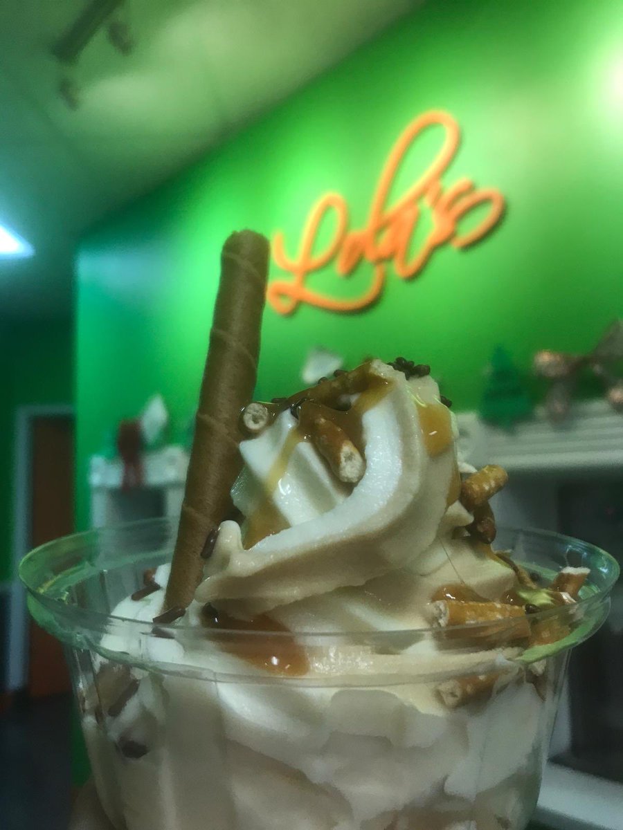 LolasGreen's tweet photo. Salted Carmel Pretzel froyo w/ some salted carmel pretzels?? YES 🤤🤤 https://t.co/qBmfAQjJGN