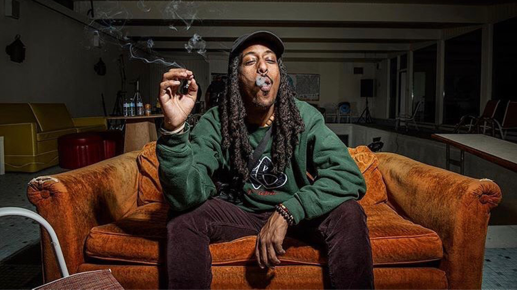 Cannabis and the cannabis industry is such a powerful way to bring people together. 

Enter Bong Mansion.

An old mansion that was collecting dust. It has brought together talent in the cannabis space &amp; beyond. 

Comedian <a href="/akaBlackZeus/">Black Zeus</a> on site prior to a set in the indoor pool.