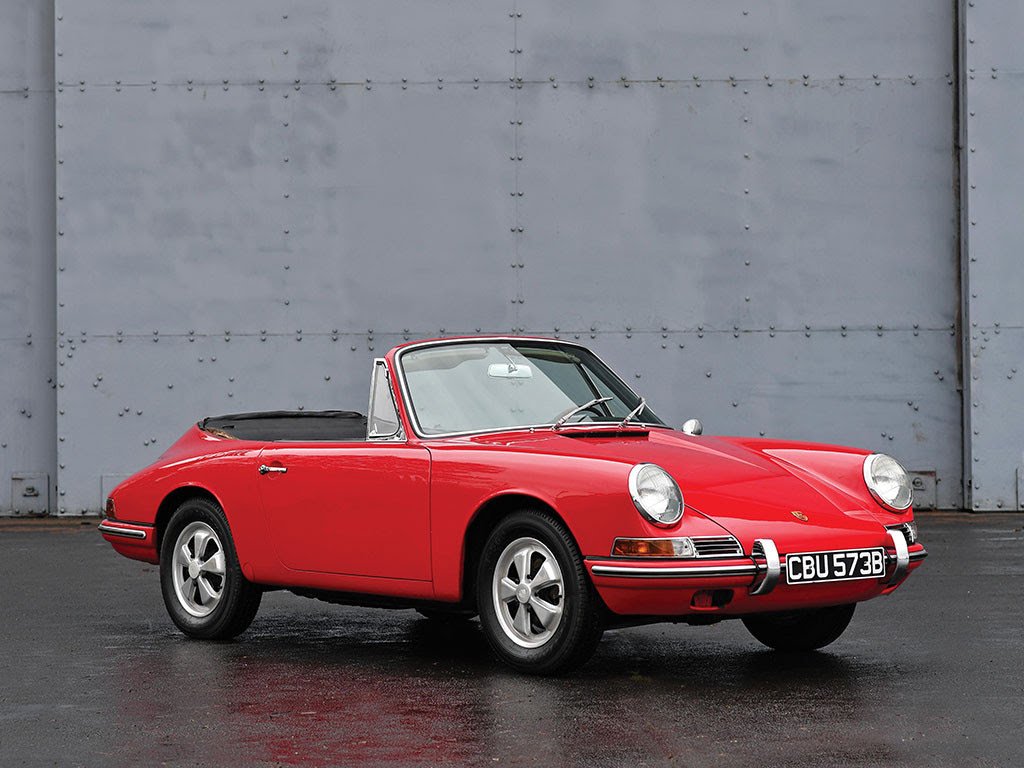nineelevenone's tweet photo. Este Porsche es el único ejemplar existente del Porsche 911 Cabriolet de primera generación, un prototipo realizado por Karmann a petición de la marca alemana durante el desarrollo del 911 (generación 901). Porsche tardó casi 20 años en lanzar comercialmente una versión similar. https://t.co/w8nsMArOuK