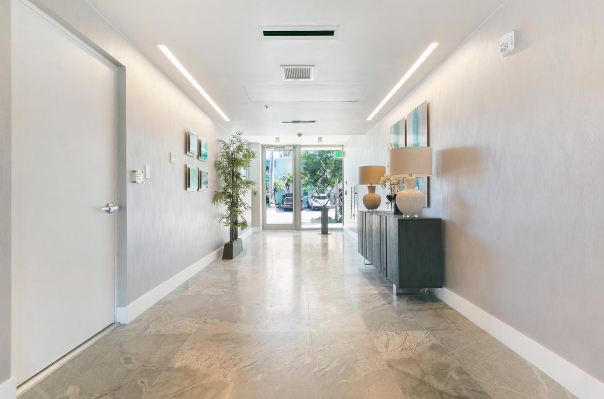 Enter AquaVue✨ Fort Lauderdale's newest contemporary condominium welcomes you with elegant interiors and refined luxury. Contact us to schedule your private tour at (954) 530-7116. 
Lobby interiors designed by: @retrointeriorsdesign