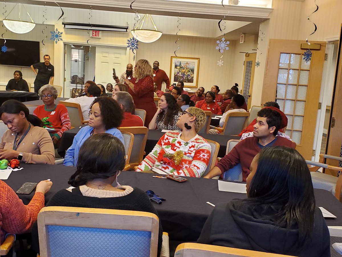 HillsDc's tweet photo. Happy Holidays from Forest Hills of DC! https://t.co/OT7EVssZqv