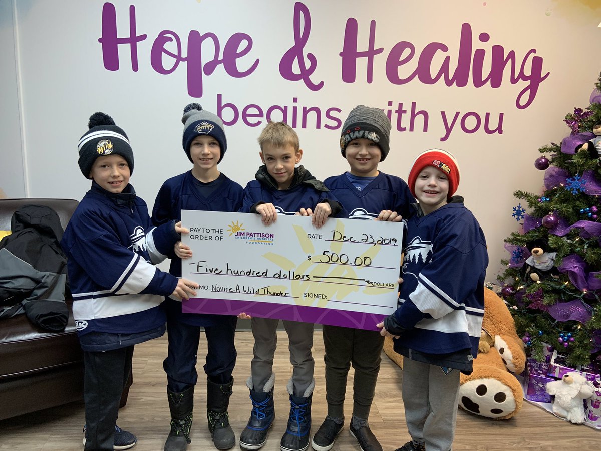 erintaman's tweet photo. 2/2 The #yxe Novice Thunder hockey team raised money to hold a Random Acts of Kindness Day. They provided gifts for kids at @PattisonKids and @RMHC in #yxe. True Christmas spirit! Thanks coach @podnokon for helping us to #giveback https://t.co/F5Dd6lMBK5