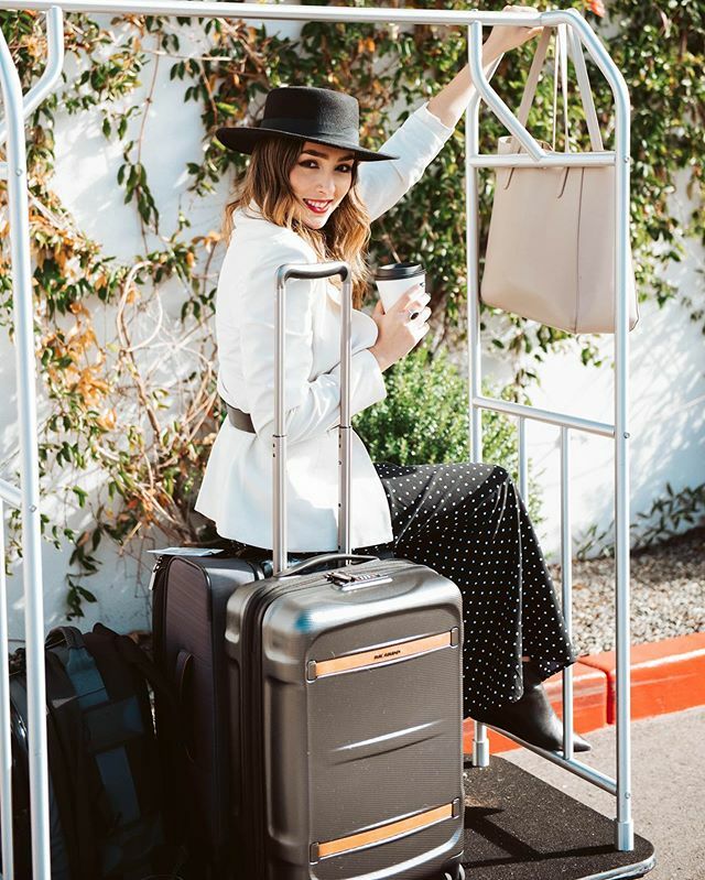 Traveling à la <a href="/ricardotravel/">Ricardo Beverly Hills</a> for the holidays 🗺 I’ve discovered this new luggage company and I swear I will never go back to regular luggage. It’s got a USB charging port,TSA lock security, carry on friendly amongst the multiple pockets and dividers to keep me organized. I’…