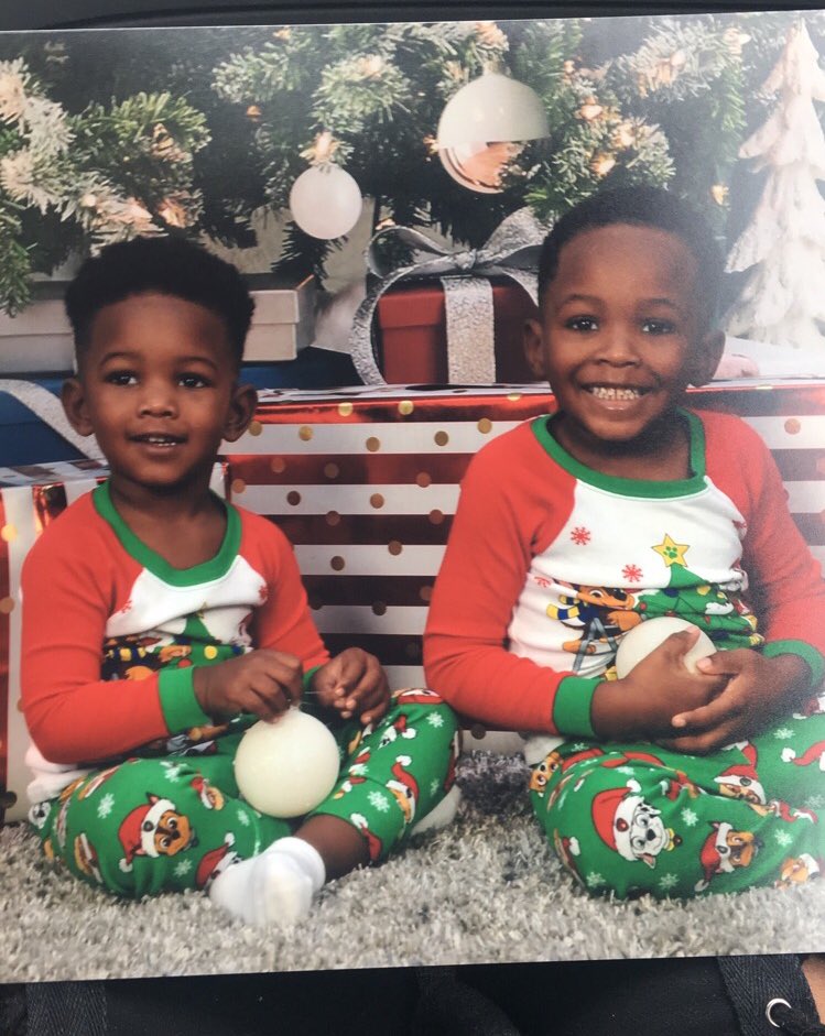 _LifeeAsDess's tweet photo. Merry Christmas 🎄🎁 https://t.co/oBZneZh2Xc