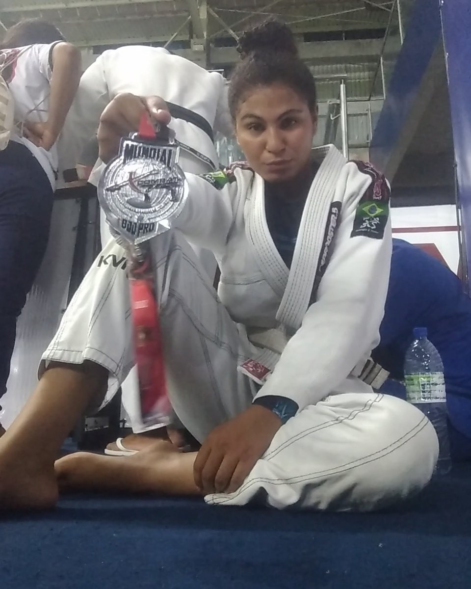 AlineBeliver's tweet photo. Passando aqui só pra dizer que fecho o ano sendo campeã Mundial 🥋👊 https://t.co/ySJZDGEyjH