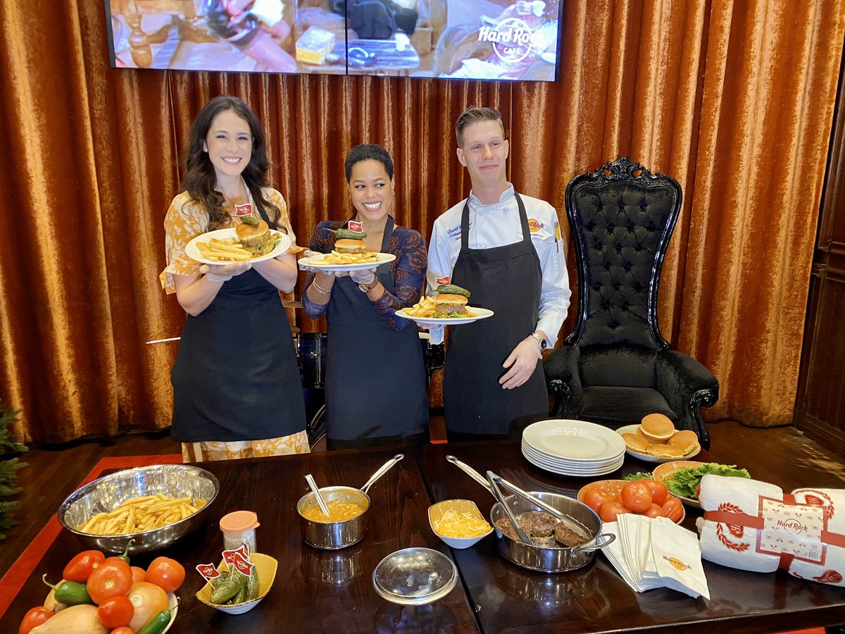 eddiecastro55's tweet photo. Jimmy Buffett Escape from Margaritaville cast made green chili cheese burgers @ Hardcafe #cbs4denver #HardRock https://t.co/MjSUlwB22C