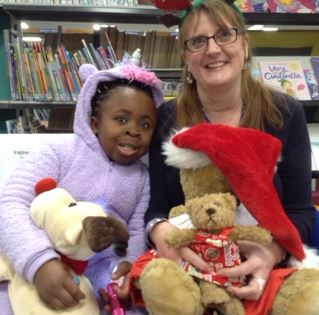 WSCCLibraries's tweet image. At #HorshamLibrary our storytellers enjoyed sharing Tales by Torchlight after school in their cosy PJs. #WorthingLibrary went for a festive theme; even the teddies found their Christmas hats for the occasion! #storytime @HorshamDC @VisitHorsham @adurandworthing @HereAndNowMag