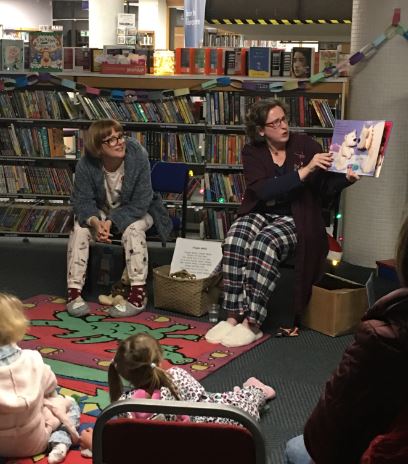 WSCCLibraries's tweet image. At #HorshamLibrary our storytellers enjoyed sharing Tales by Torchlight after school in their cosy PJs. #WorthingLibrary went for a festive theme; even the teddies found their Christmas hats for the occasion! #storytime @HorshamDC @VisitHorsham @adurandworthing @HereAndNowMag