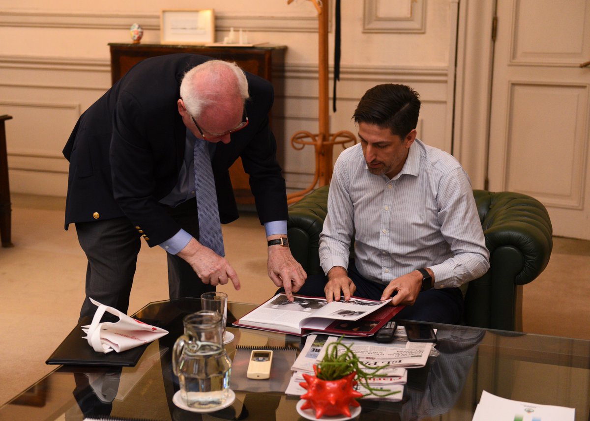 El ministro <a href="/trottanico/">Nicolás Trotta</a> y la secretaria de Educación <a href="/apuiggros/">Adriana Puiggrós</a> recibieron a Guillermo Jaim Etcheverry, médico, científico y académico argentino, ex rector de la UBA, quien actualmente ocupa el cargo de presidente de la Academia Nacional de Educación 🇦🇷