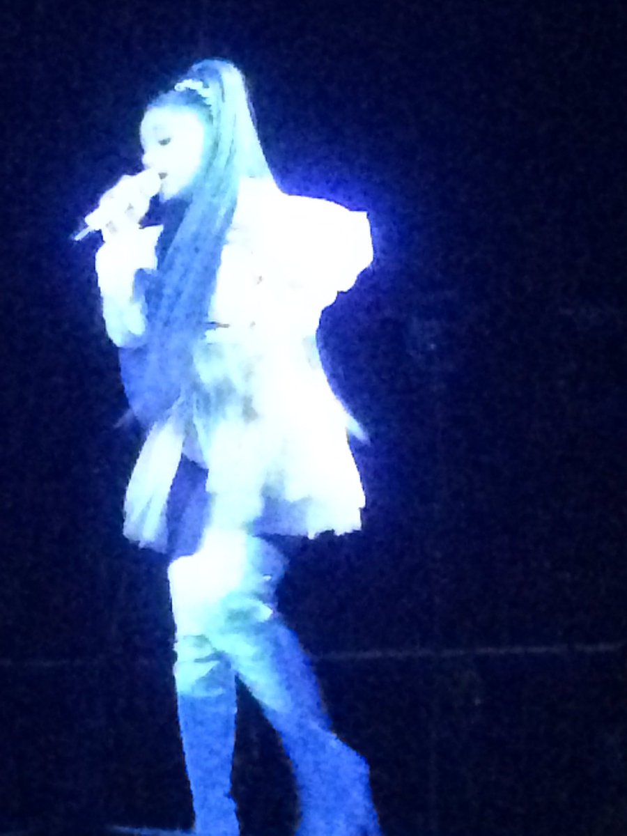 annestubbs's tweet photo. What a night, what an experience and what a voice! So glad I got to experience @ArianaGrande on closing night at @theforum and make my daughters dreams come true! Worth the trip from Australia! #SWTLosAngeles #SweetenerWorldTour https://t.co/oHP9siGC7e
