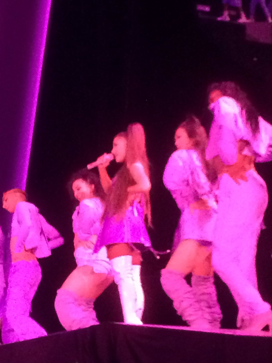 annestubbs's tweet photo. What a night, what an experience and what a voice! So glad I got to experience @ArianaGrande on closing night at @theforum and make my daughters dreams come true! Worth the trip from Australia! #SWTLosAngeles #SweetenerWorldTour https://t.co/oHP9siGC7e