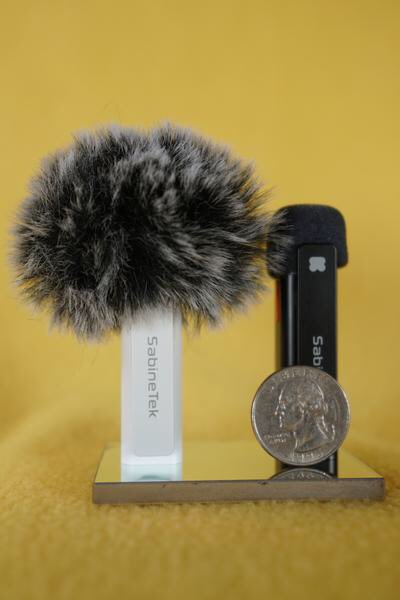 gurugimbalguru's tweet photo. About the size of 5 sticks of gum, the #SmartMike a #wirelesslavaliere audio system is the only #Bluetoothmicrophone with an audio resolution of 48K, 16bit. Get the SmartMike+ for $119. Pictured SmartMike+ in Black and White with included #windsock https://t.co/RGVP1z0DEc