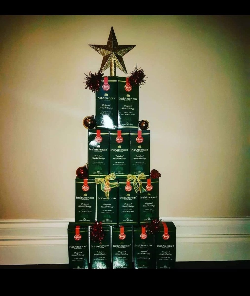 IrishAmericanWh's tweet photo. Rocking around the Whiskey tree have a happy holiday!
#merryChristmas 

#HappyHolidays #WhiskySanta  #whiskeytree #theIrishWhiskey #IrishAmerican https://t.co/UZwapdBTf9