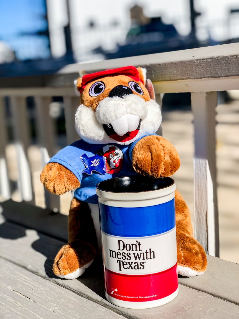 Don't mess with Texas on X: Buc-ee plush is reppin' his #DontMesswithTexas  gear for the holidays. If you're traveling, be sure to keep your trash in  your car until you find a