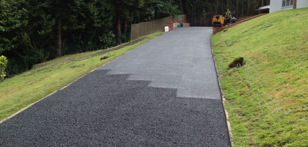 swiftsurfacing's tweet photo. We are proud to offer tarmacadam as a cost-effective solution to all of your surfacing needs. Our team will work efficiently to lay your stunning new surfacing leaving you with results that exceed your expectations - https://t.co/BoSb8DXBKG https://t.co/bh6ueE02qK