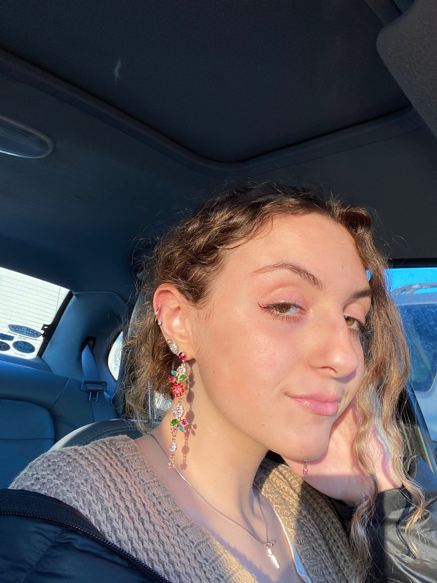 livmicciche's tweet photo. Trying to show your earrings off is harder than it looks #hi https://t.co/lj9LGJHEtb