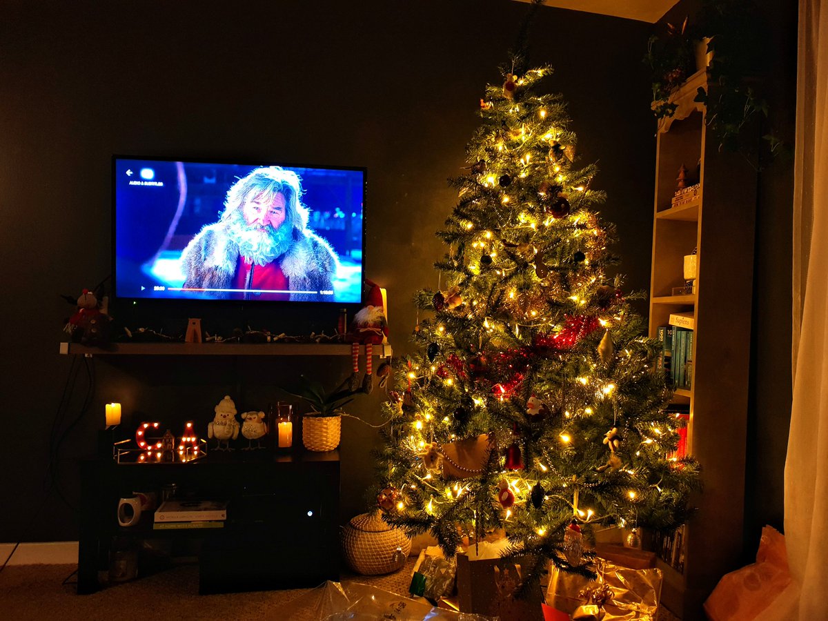 AleksOTsolova's tweet photo. Wishing everyone a very merry #Christmas and a bright New Year! Let's all reflect on the past year, on our achievements and failures and welcome the new one wiser with even bigger goals and plans! #MerryChristmas #JollyGoodTime https://t.co/sOddtalQgv