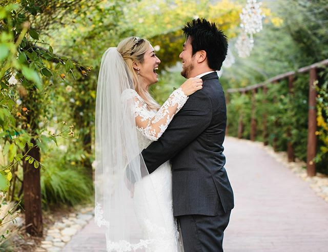 I love moments like this, the laughs and smiles in between the busyness of the wedding day. 🥰 ift.tt/2ZoGmC7