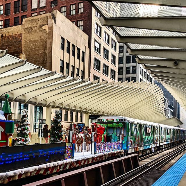 sbcthemuse's tweet photo. Holiday train!
.
.
#chicago #igerschicago #chigrammers #MyChicagoPix #lifeofchicago #artofchi #chicity_shots #chicagoshots #CTA #HolidayTrain #eyeinthechi #chicagoeveryday #flippinchi #yourchicago #chi_shooters #insta_chicago #CityLabOnTheGround #citygr… https://t.co/8RZ0Qzgiwc https://t.co/0VkOcyYRhh