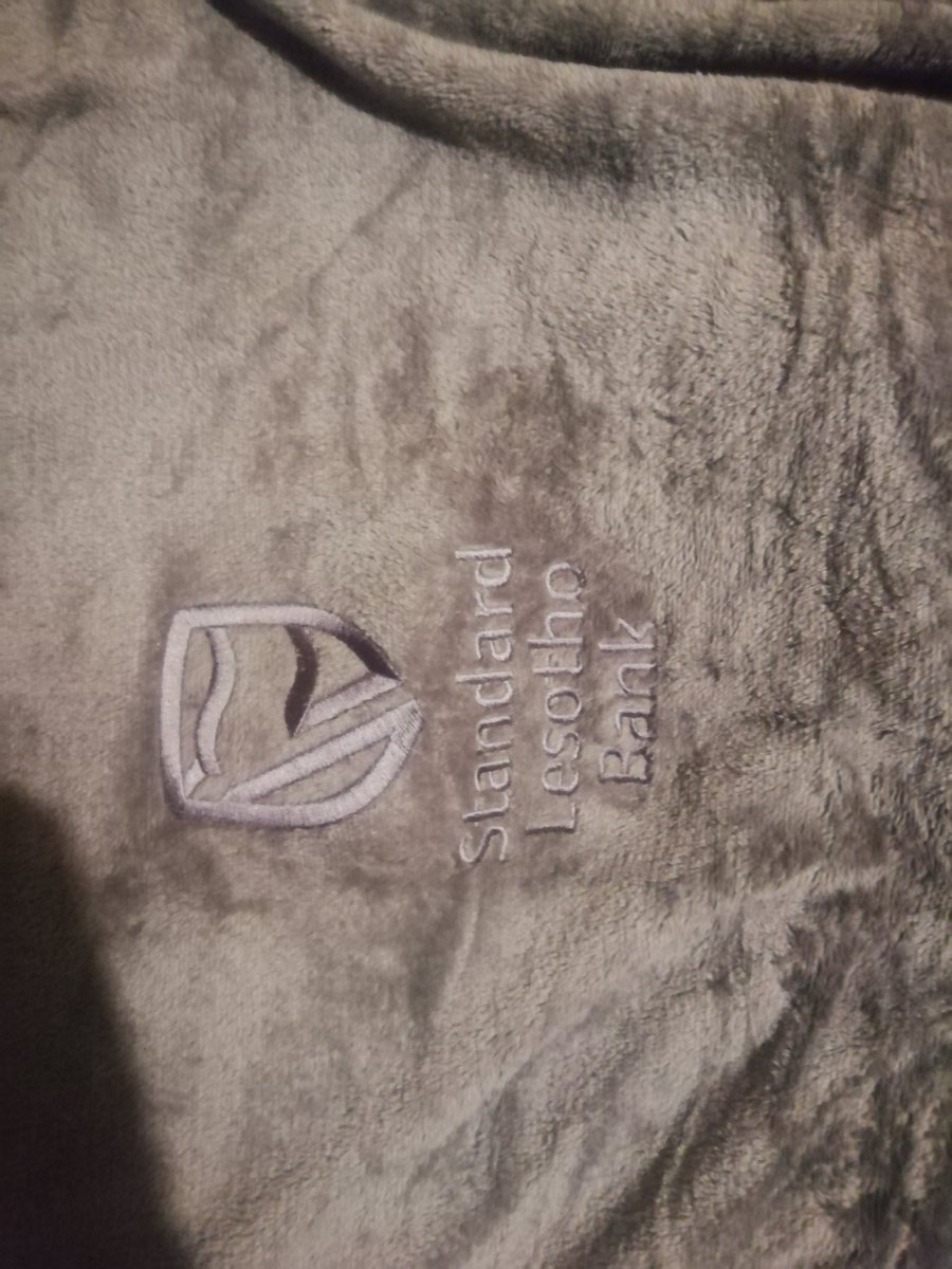 DrShakes_SD's tweet photo. Kani kuto bandza nini umuntfu atombhatsa nayi fleece blanket? @StandardBankSZ please buy us emakhata I want to see something. #journeytoMaseru
#KingdomtoKingdom
#Letofe
🇱🇸🇸🇿🇱🇸 https://t.co/JuwBab6RFU