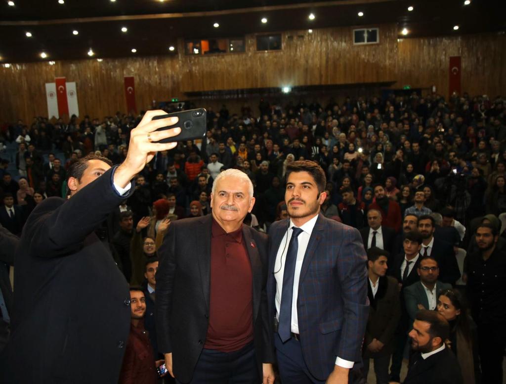 UniakGM's tweet photo. #Elazığ 'da üniversiteli gençler kankasıyla 🤩

Muhabbet 💯
Samimiyet 💯
Tecrübe 💯

#SeninYerinÜniAK 
@akgenclikelazig @UniakElazig https://t.co/cipMvScdBv