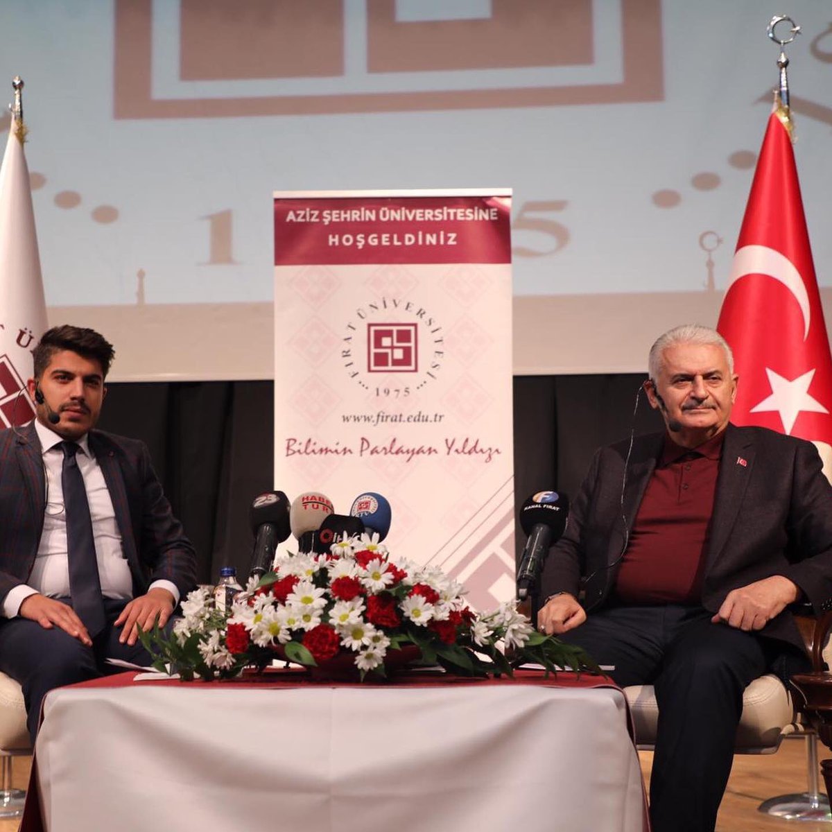 UniakGM's tweet photo. #Elazığ 'da üniversiteli gençler kankasıyla 🤩

Muhabbet 💯
Samimiyet 💯
Tecrübe 💯

#SeninYerinÜniAK 
@akgenclikelazig @UniakElazig https://t.co/cipMvScdBv