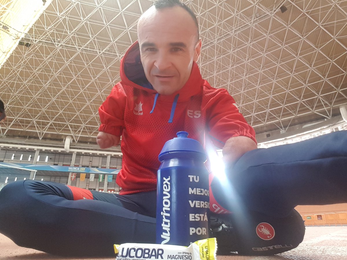 RicardoTen_'s tweet photo. Último entreno en PISTA antes de 
Navidad 🌲pero con un momento especial
#BarritaTime 
#BatidoTime
@Nutrinovex 
FELICES FIESTAS 🌠 https://t.co/juwmrdEc42