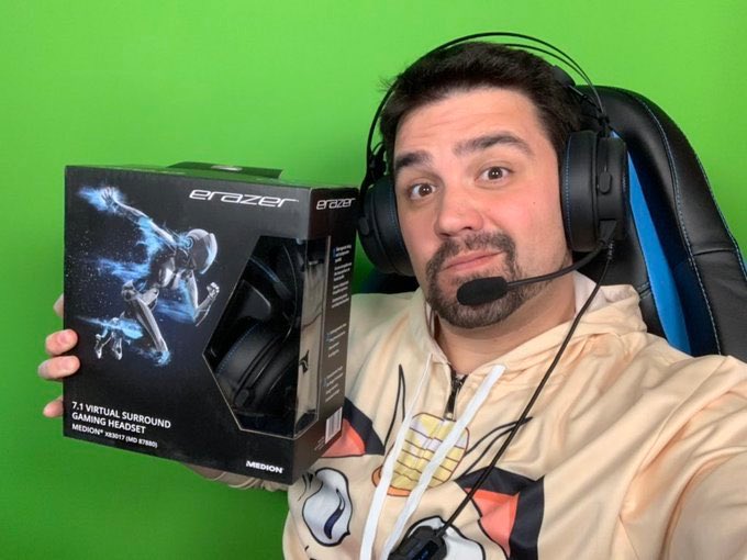 keibron's tweet photo. ✨SORTEO✨
¿Quieres un auriculares Medion Erazer como el mío dedicado por mi?
🔸Sigue a @keibron
🔸Sigue a @MEDIONIberia
🔸RT a este twit.
¡Mucha suerte a todos! 😍😘 
Tienes hasta el 29/12 para participar. https://t.co/rLZ2ZapSHB