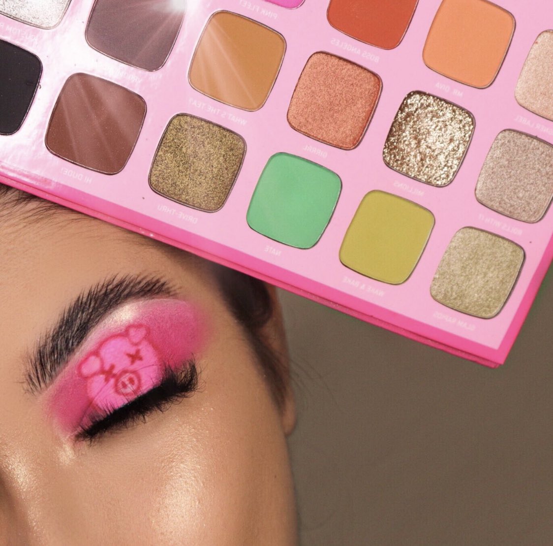 nerizyy's tweet photo. #ShaneXJeffree 🐷✨ @MorpheBrushes Jeffree star artistry palette https://t.co/X5SAwbgS00