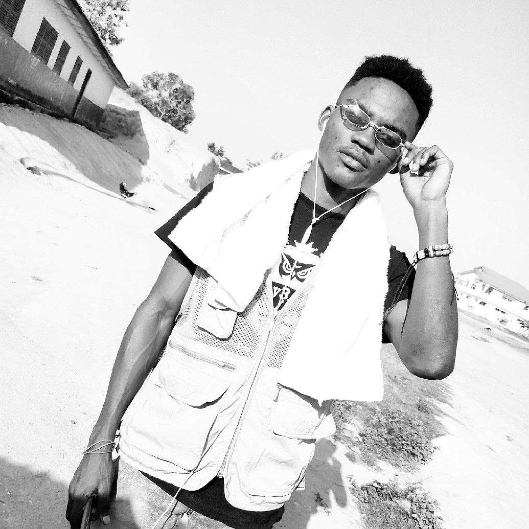 TyCuunMaaye's tweet photo. YOUNG KING πON THE ROAD.
How y'all doing π.
#Maay3 #Maay3Army #OutRap https://t.co/fSmnKskT0k