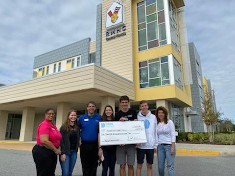Nice way to start the holiday break, Club D100 just stopped by the Ronald McDonald House to drop off a donation. Thanks to Popeyes for helping with our fundraiser to benefit RMHC! 250 sandwiches in 11 minutes! #D100 <a href="/d100/">D100 Radio</a> <a href="/LHPclassroom/">LHPclassroom</a>  <a href="/lhpsnews/">Lake Highland Preparatory School</a> #Popeyes <a href="/PopeyesChicken/">PopeyesChicken</a>  <a href="/RMHCCF/">RMHC of Central FL</a>
