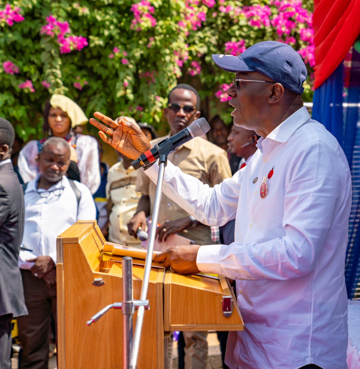 jidesanwoolu's tweet photo. Today at Ojokoro, I commissioned 31 roads in fulfilment of my campaign promise to the people of the area a year ago. These roads were awarded by previous administrations and abandoned since 2017. https://t.co/uotuXGEh8f