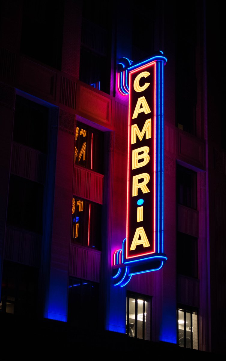 CambriaPhoenix's tweet photo. Our name in lights! 😍
.
#CambriaDTPHX #Cambria #CambriaHotels #PhoenixHotels #Travelers #Tourism 
#TravelInspo #PoppyPhx #FTRPHX https://t.co/qHuT8Fl6Tv