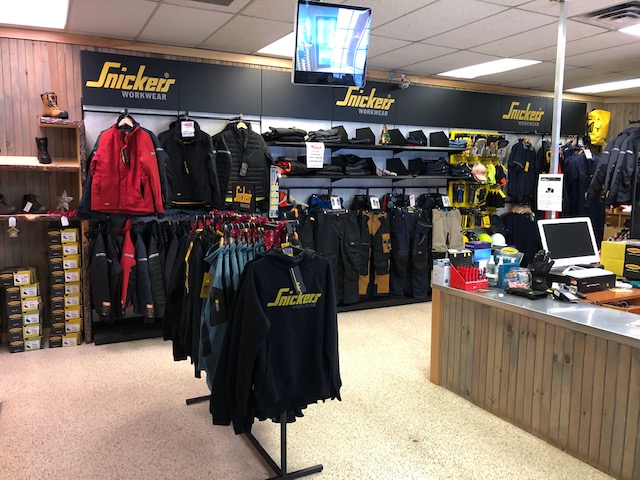 Atlantic_Safety's tweet photo. 🎵 It's beginning to look a lot like Christmas 🎅
Just 2 more sleeps!  We will be open in Montague today until 5pm &amp; tomorrow 9am - 3pm for those last minute stocking-stuffers, gifts and certificates.  
#snickersworkwear
#grisport
#atlanticsafetywear
#construction #womenintrades https://t.co/pTqnjAU0So