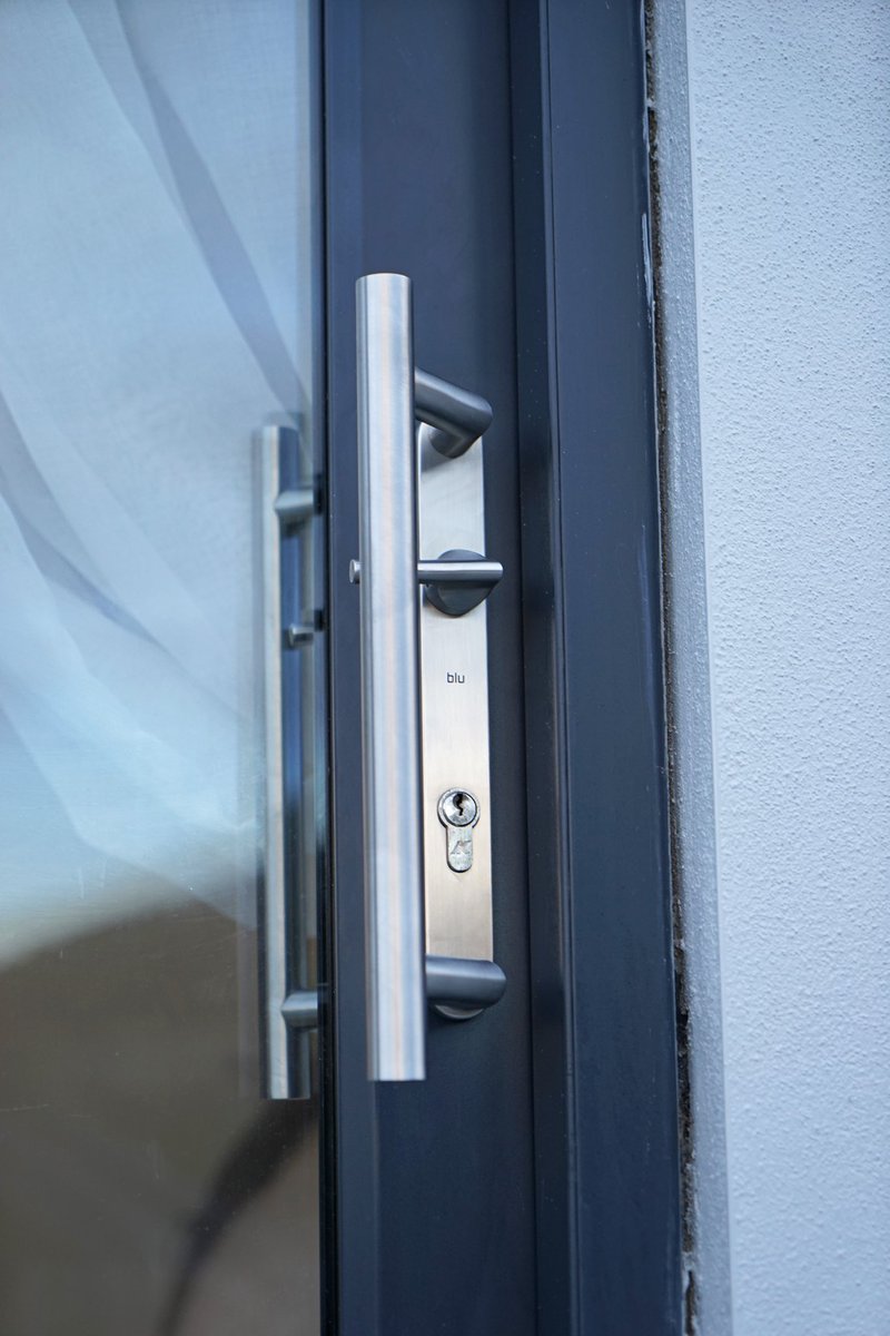 CornishStays's tweet photo. Wow loving our new door handles from @blu_hardware @JoineryHardware - Not only are they super beautiful but they are marine grade stainless steel so WONT RUST by the sea! Woooo 🥳 🌊 https://t.co/A7vzflaWhz